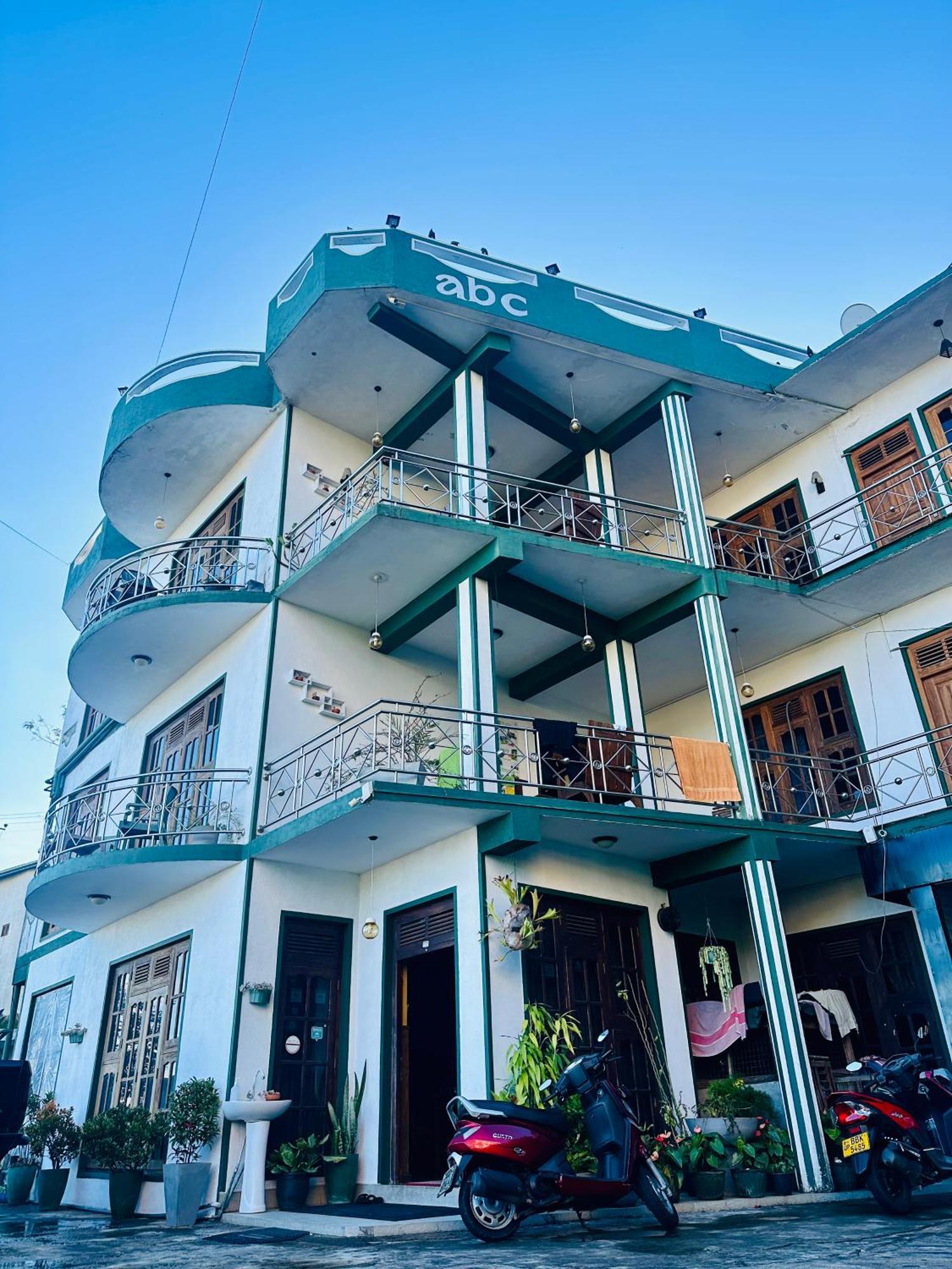 Abc Guest Inn & Restaurant Хапутале Екстер'єр фото